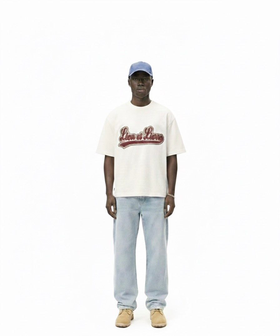 The Léon Baseball Script Tee (Red)