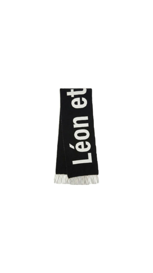 The Léon et Lierre Monochrome Graphic Scarf